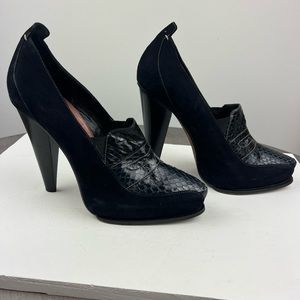 Derek Lam snakeskin and suede tapered heel designer pumps